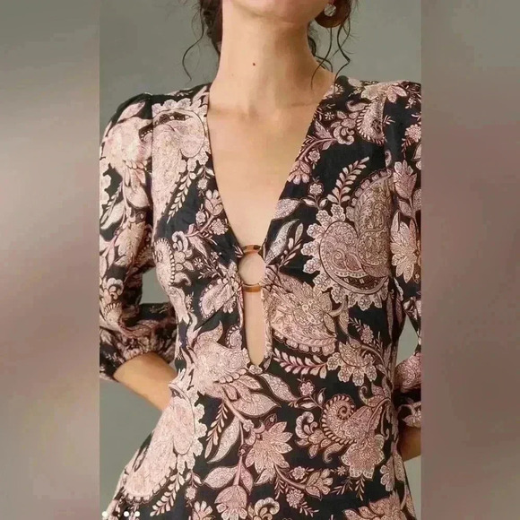 Anthropologie Dresses & Skirts - ANTHROPOLOGIE KIVARI V-Neck Puff-Sleeve Linen Dress